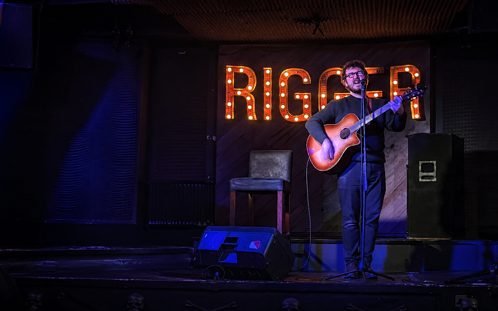 Gary Davies performing live acoustic music in Stoke-on-Trent